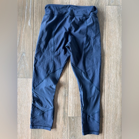 Lululemon navy cropped leggings with mesh on the back of the leg. size 6 - Picture 2 of 8